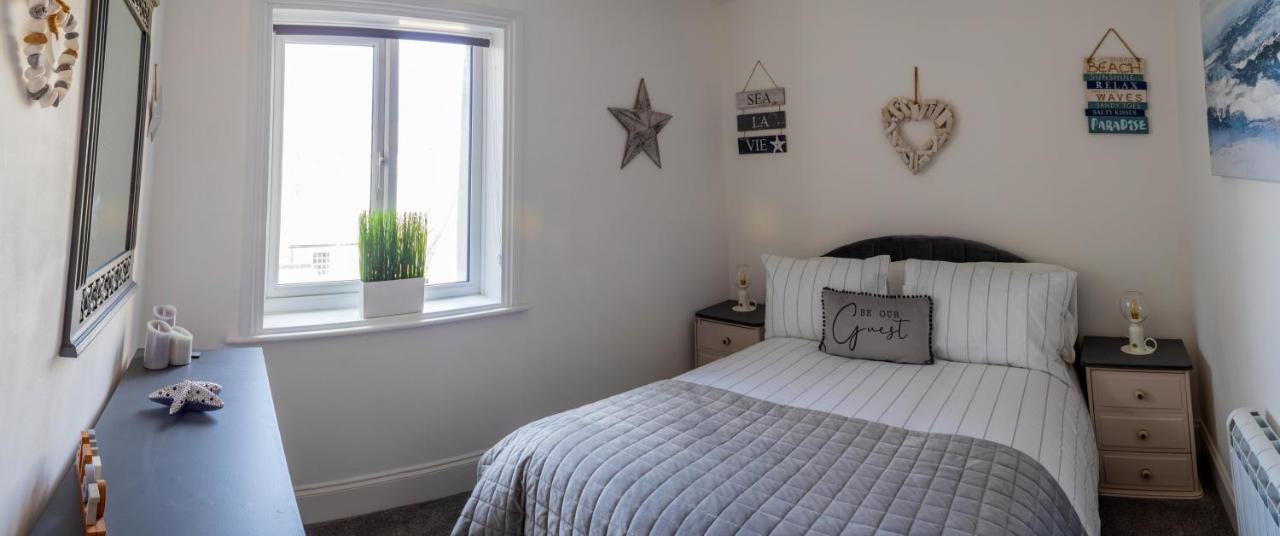Lovely 2- Bedroom Apartment With Stunning Sea Views Worthing Exterior foto