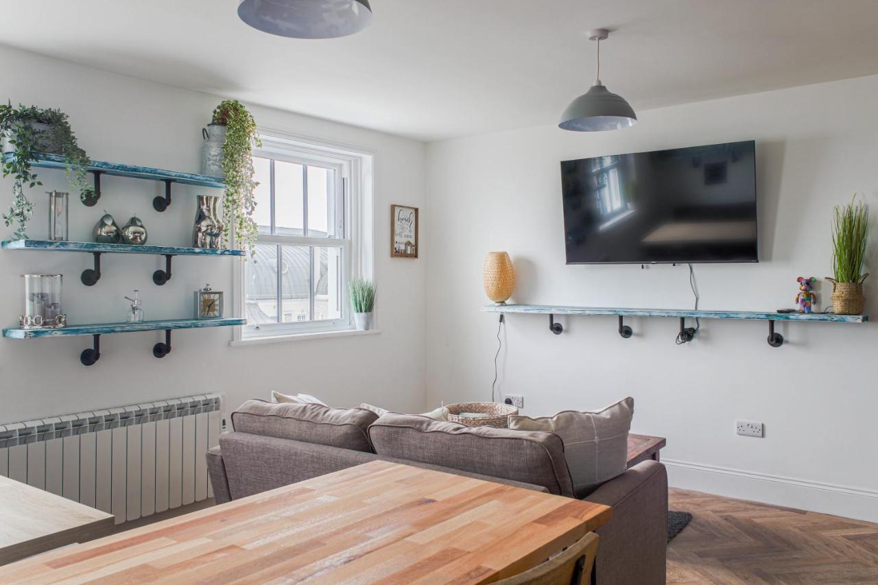 Lovely 2- Bedroom Apartment With Stunning Sea Views Worthing Exterior foto